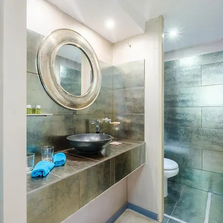 Sous L'olivier Pensión 3*