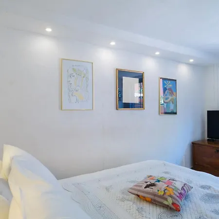 Sous L'olivier Menton