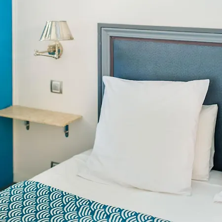 Sous L'olivier 4* Μεντόν