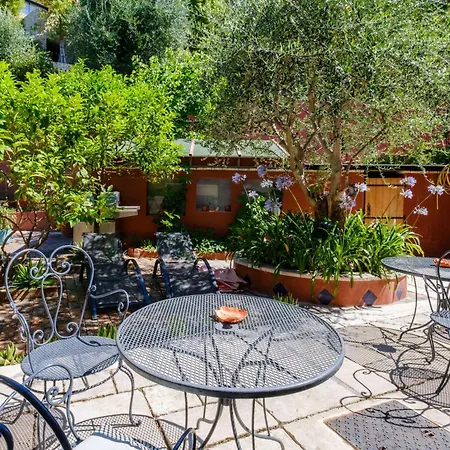 Πανσιόν Sous L'olivier 4*