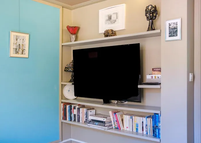 Sous L'olivier 4* 芒通