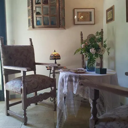 Sous L'olivier Bed & Breakfast