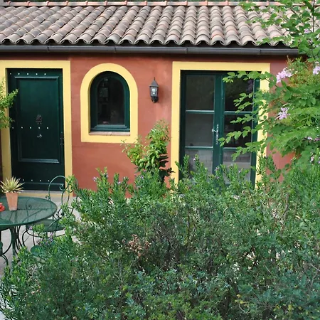 Sous L'olivier Menton