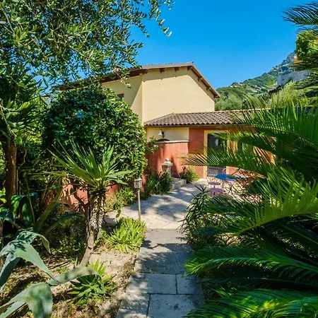 Sous L'olivier Guest house 3*