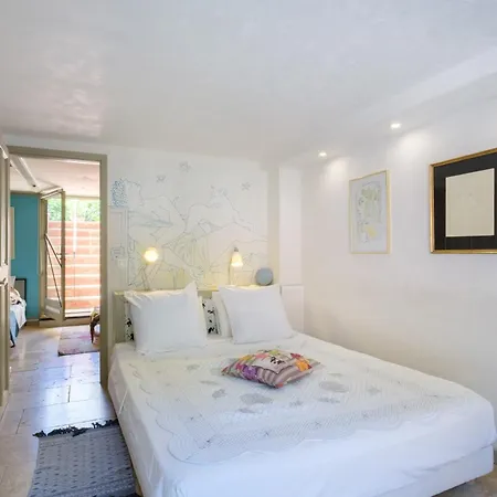 Sous L'olivier 게스트하우스 4*