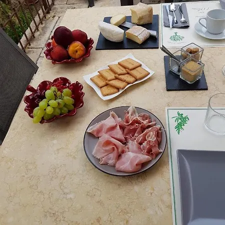 Sous L'olivier Menton