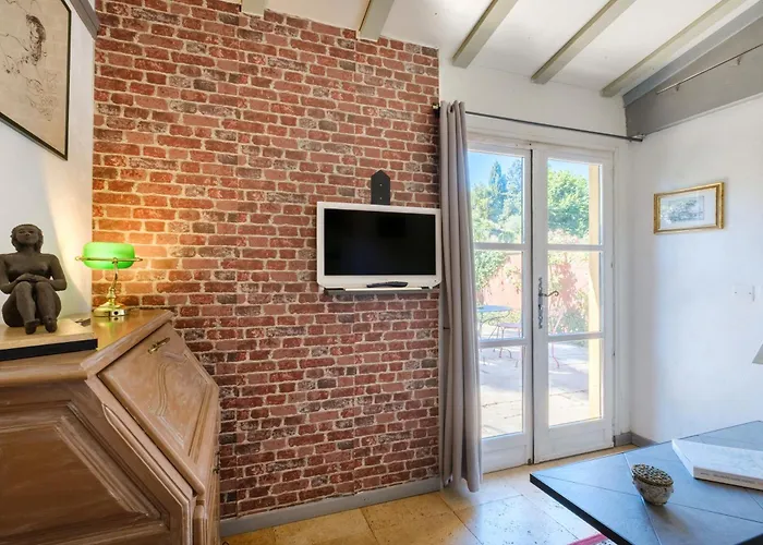 Sous L'olivier Pensionat 4*