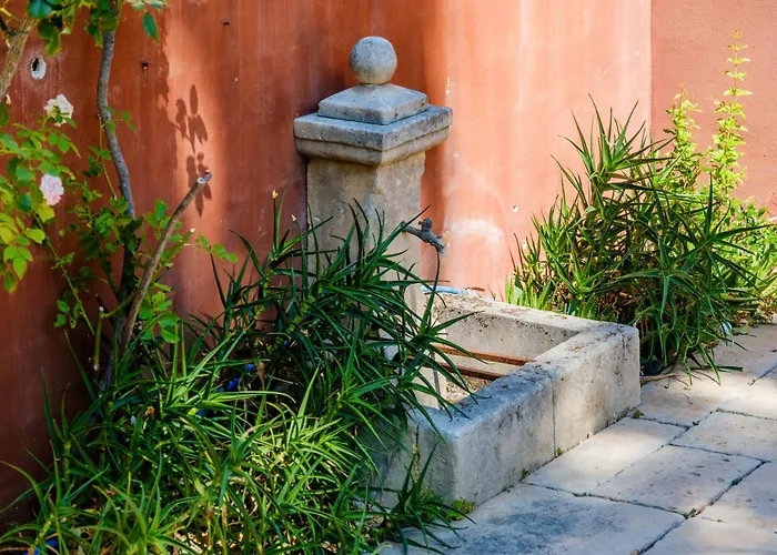 Konukevi Sous L'olivier 4*